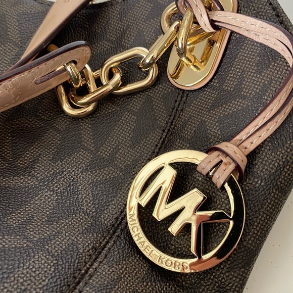 ❌SOLD❌Michael Kors Shoulder Bag. - Picture 10 of 17